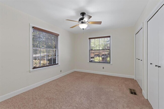 Building Photo - 914 E 32nd St