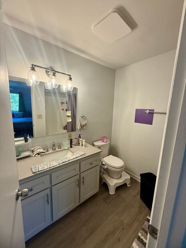 Building Photo - Fully Furnished Condo with community pool