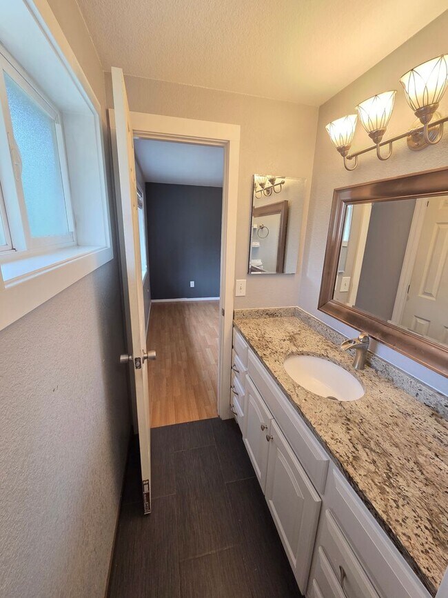 Building Photo - 4058 SE Empress Ct