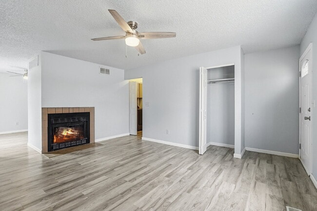 Building Photo - $1,840.95 - 3 Bed, 2 Bath Home with fenced yard and $300 move in special.