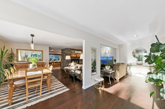 Building Photo - 275 Paiute Dr