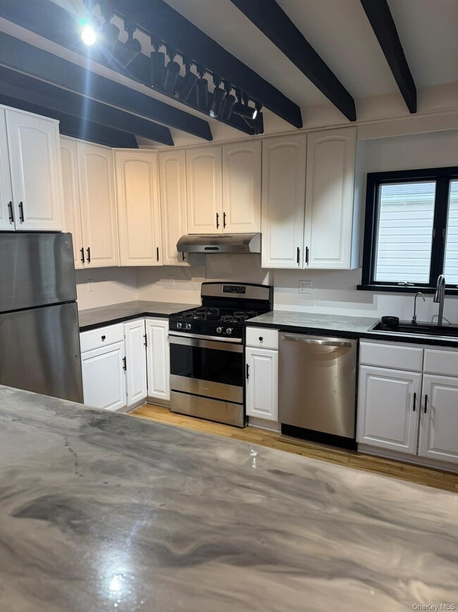 Building Photo - 19 7th St