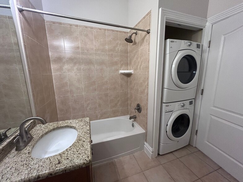 Building Photo - 1 John St