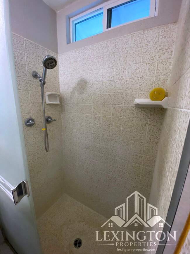 Building Photo - Beautiful, 3BD/2BA, Home available in Sacramento off Madison Ave. and Auburn Blvd.