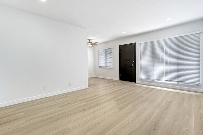 Building Photo - 844 5th St