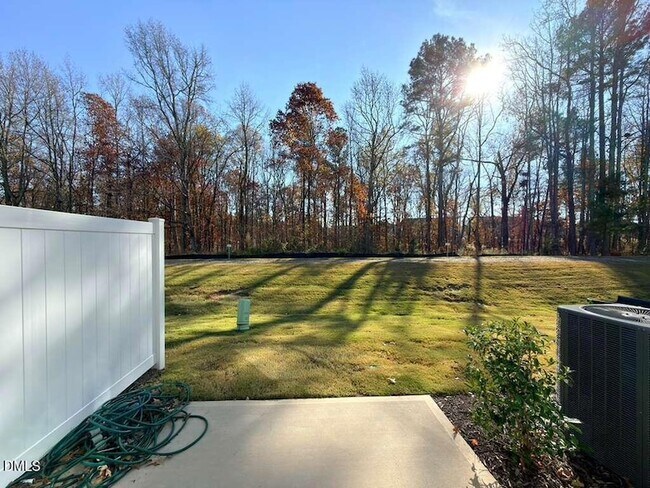 Building Photo - 2048 Trailside Dr