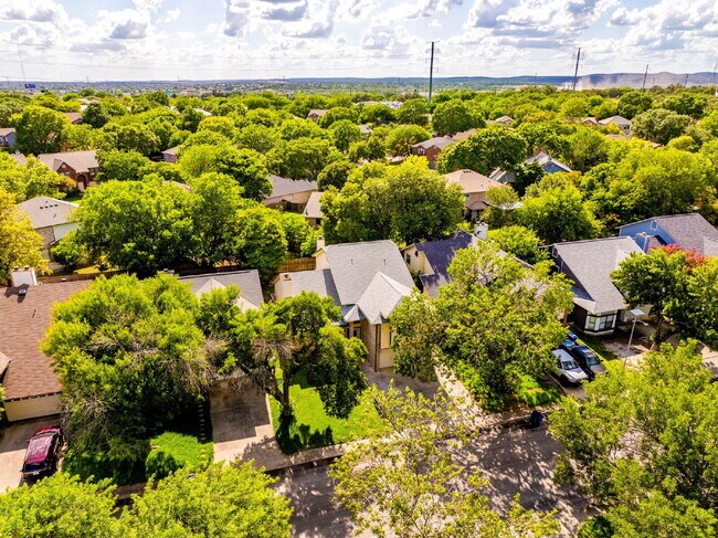 Building Photo - Spacious 4-Bedroom Rental in Autumn Ridge ...