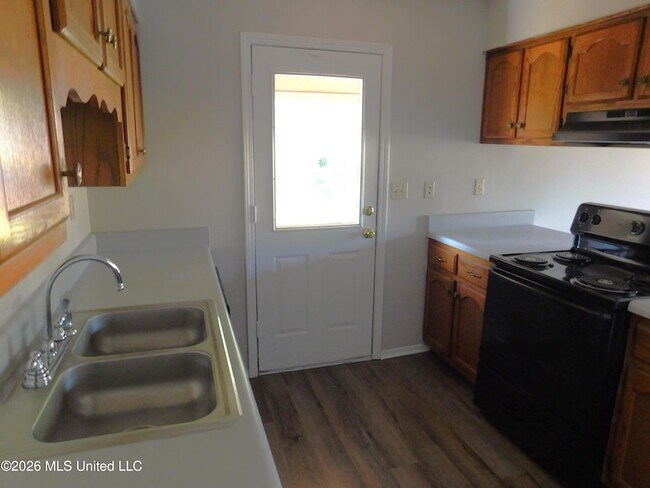 Building Photo - 5840 Waverly Dr