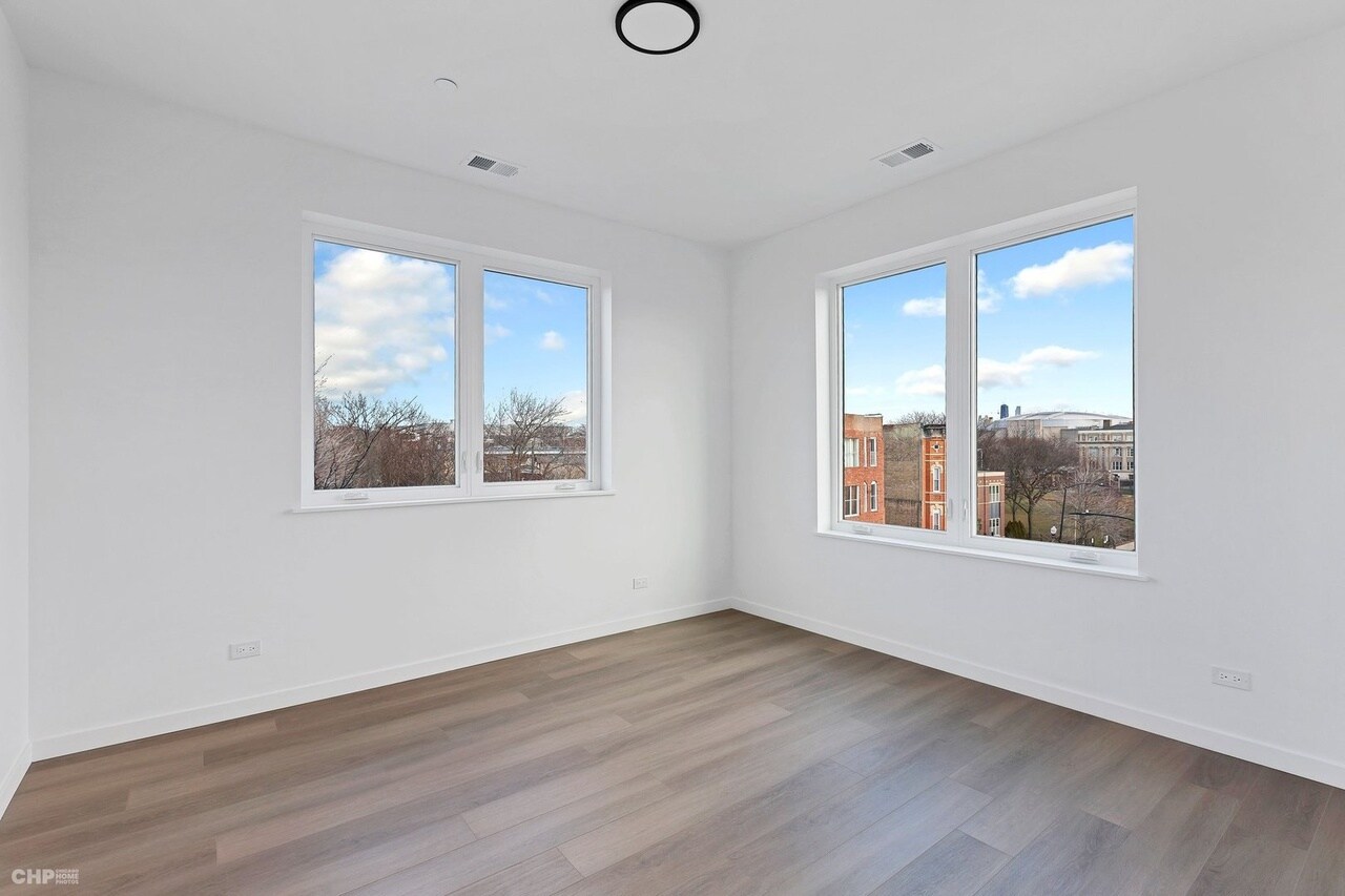 Building Photo - 204 S Leavitt St