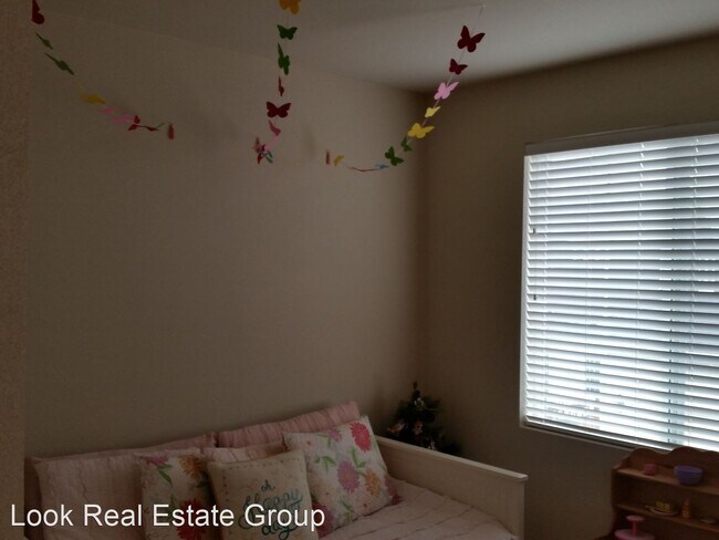 Building Photo - 3 br, 2.5 bath House - 2234 Tamarac St