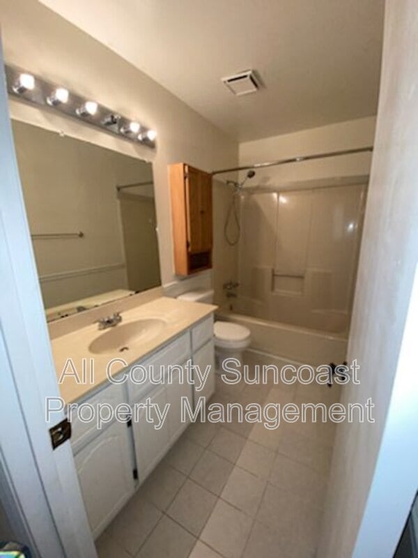 Building Photo - 105 Whisper Ct