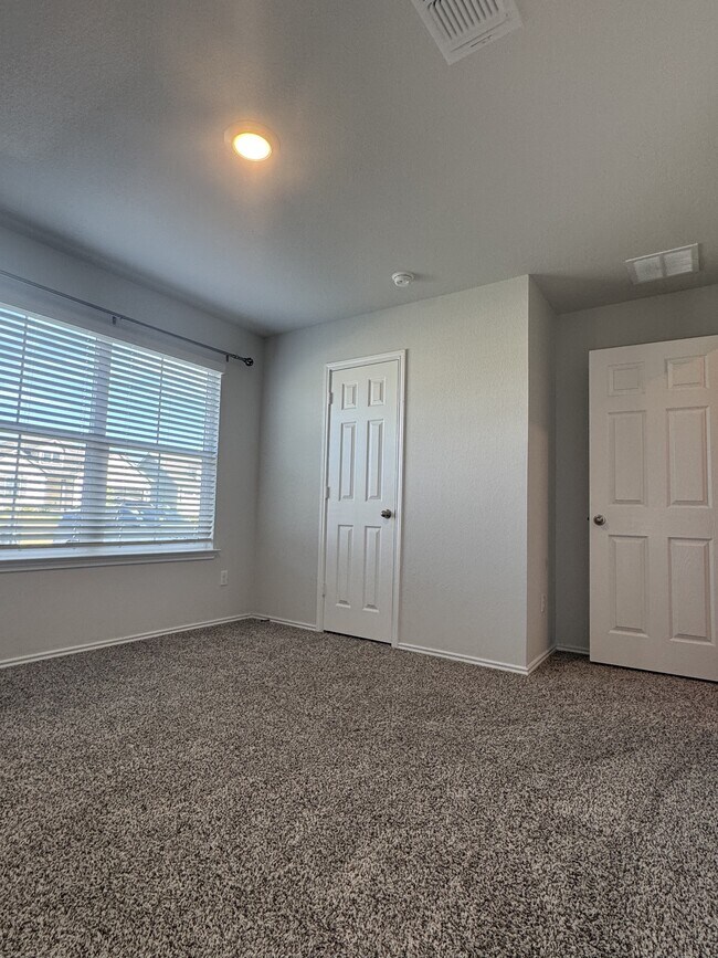 Building Photo - 7108 Gilbert Dr