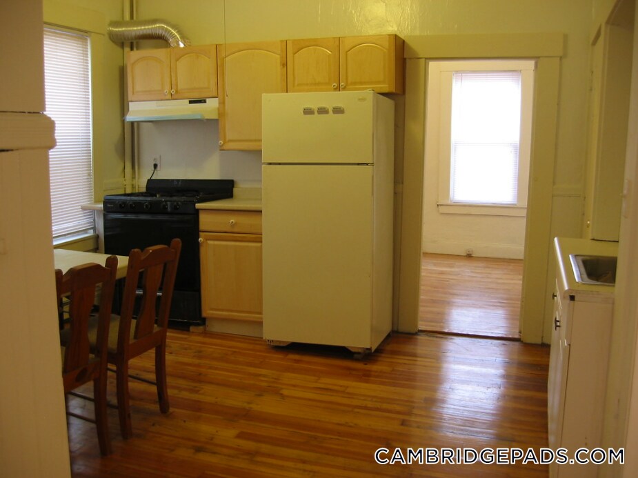 Building Photo - 357 Windsor St