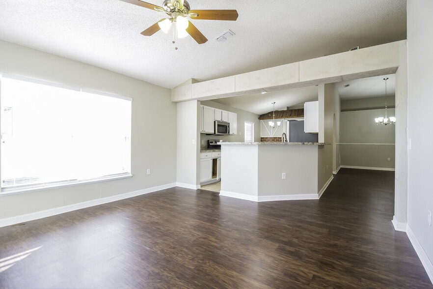 Building Photo - 11821 Pethrick Dr