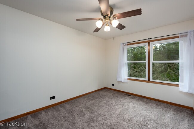 Building Photo - 24200 W Deer Ridge Ln