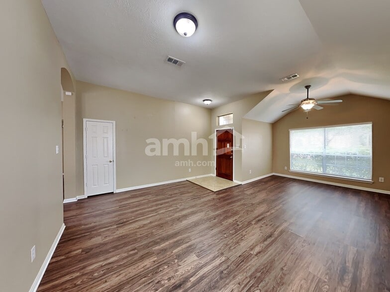 Building Photo - 409 Crimson Coast Dr