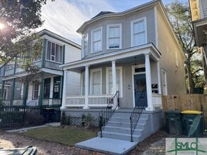 Building Photo - 213 W 39th St