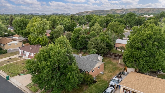 Building Photo - 571 S Taft St