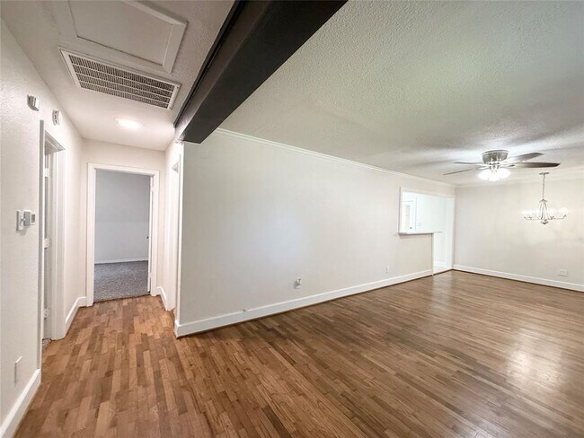Building Photo - 105 Birch St