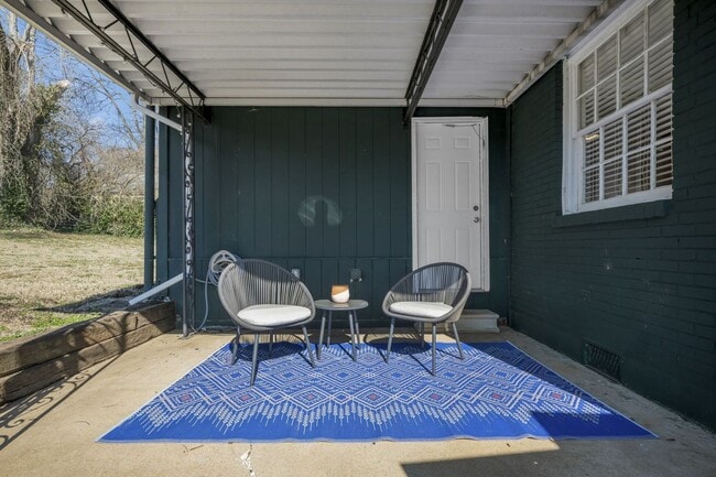 Building Photo - Charming cottage in Inglewood section of E...