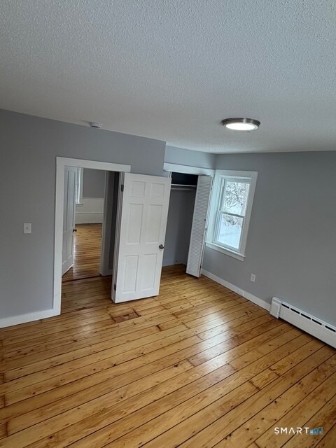 Building Photo - 122 River Rd