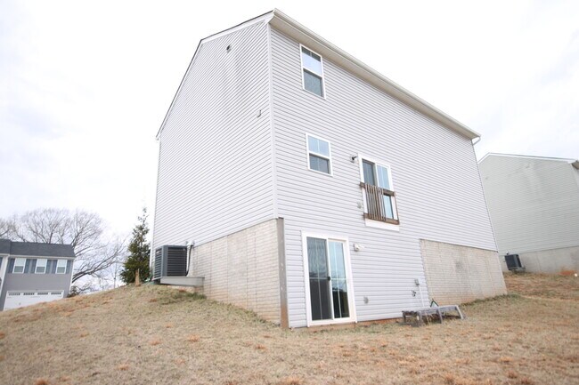 Building Photo - 87 Oland St