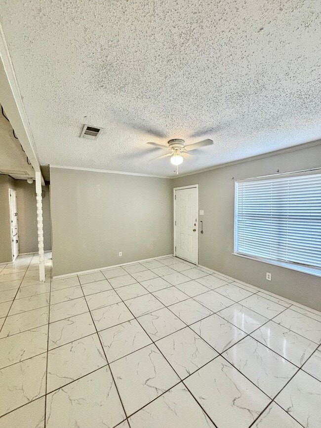Building Photo - NOW AVAILABLE - Spacious 3-Bedroom Home + ...