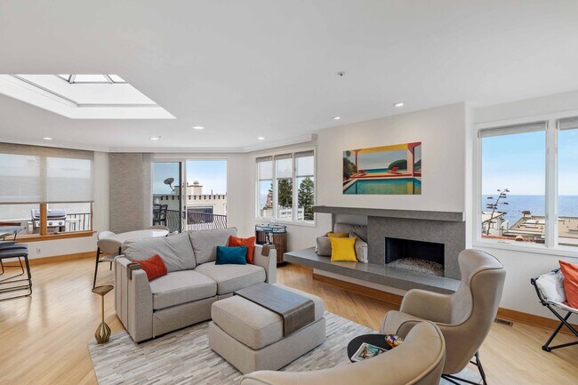 Building Photo - 121 Marine Pl