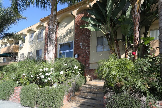 Building Photo - The Chariton House