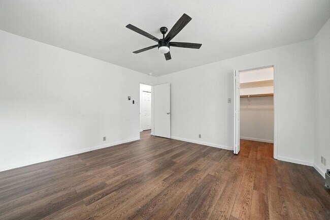 Building Photo - Large 2 Bedroom Home