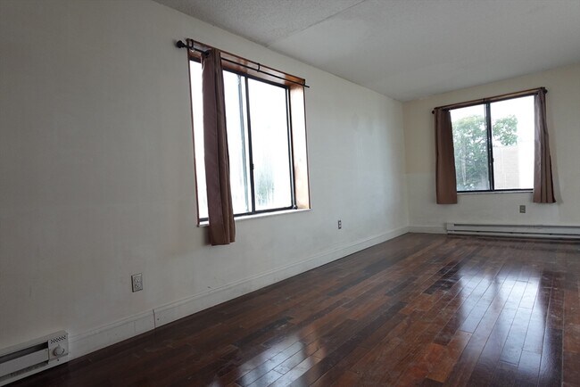 Building Photo - 37 Skyline Dr