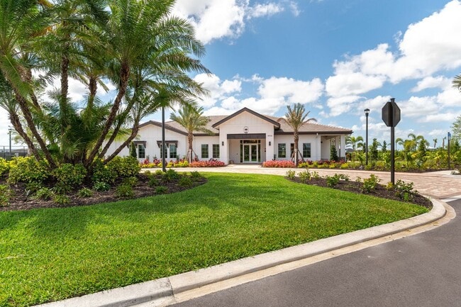Building Photo - 3 Bedroom Villa - Star Farms