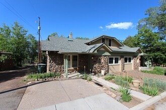 Building Photo - Downtown 3BR Home | Hardwood Floors + Washer/Dryer