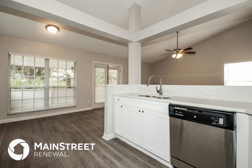 Building Photo - 15313 Heathridge Dr