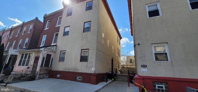 Building Photo - 418 N 41st St