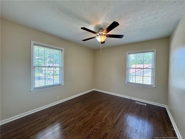 Building Photo - 431 Waterbury Dr