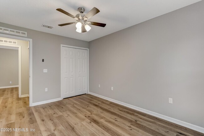 Building Photo - 172 King Arthur Ct