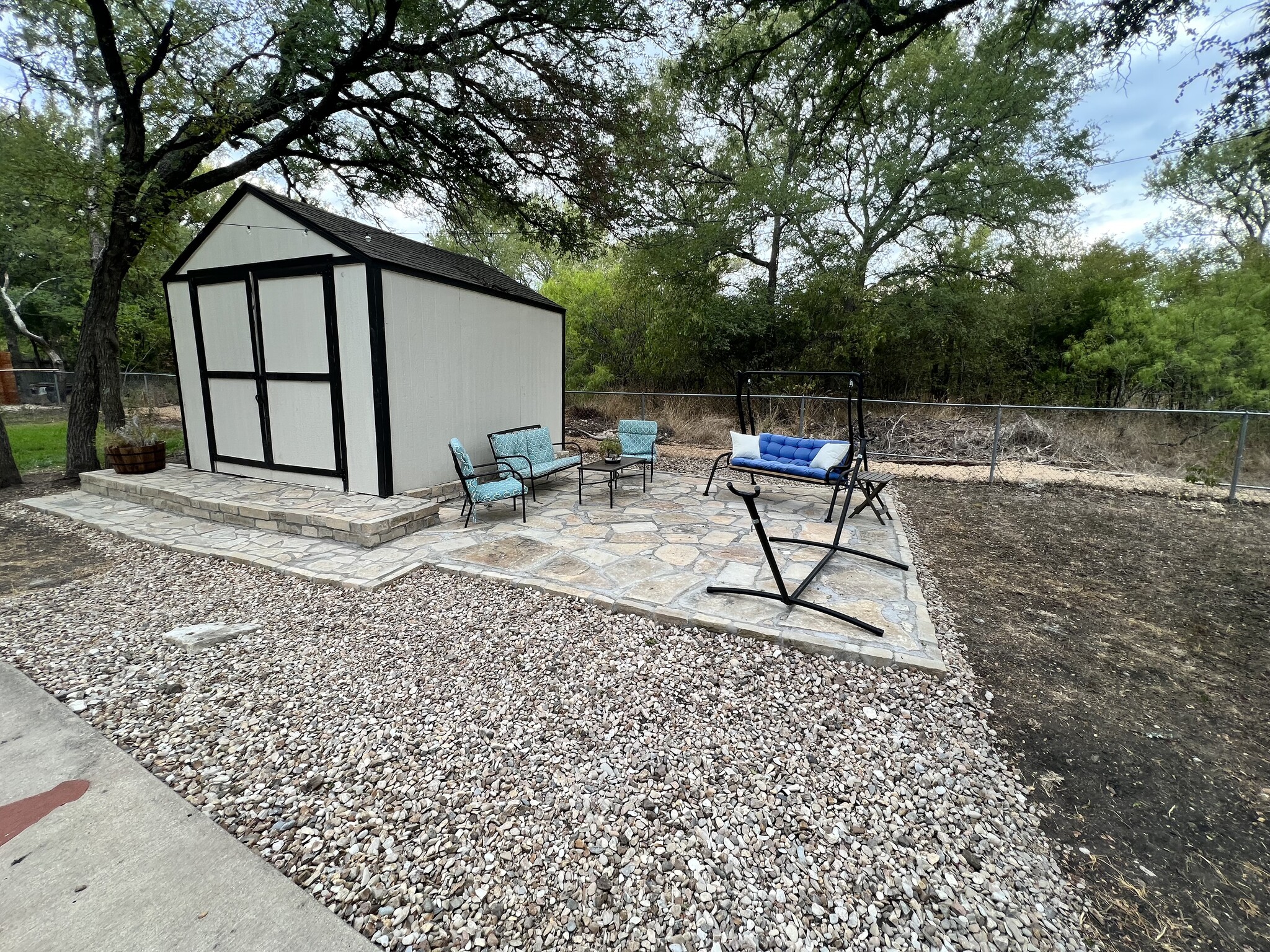 Building Photo - 124 Oak River Dr