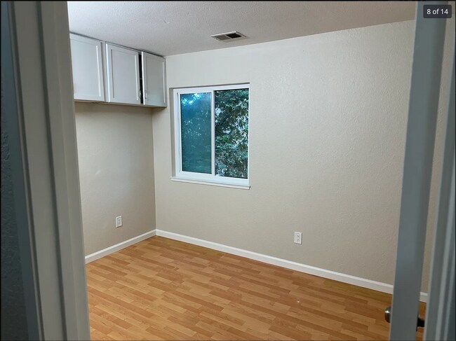 Building Photo - 165 Shaniko Common