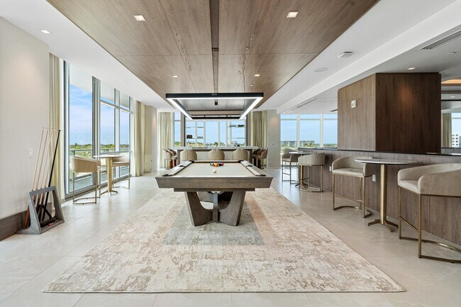 Building Photo - 220 Lake Shore Dr