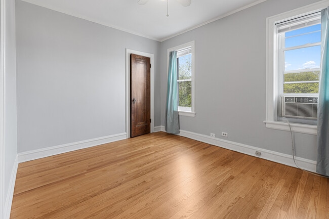 Building Photo - 6549 N Mozart St