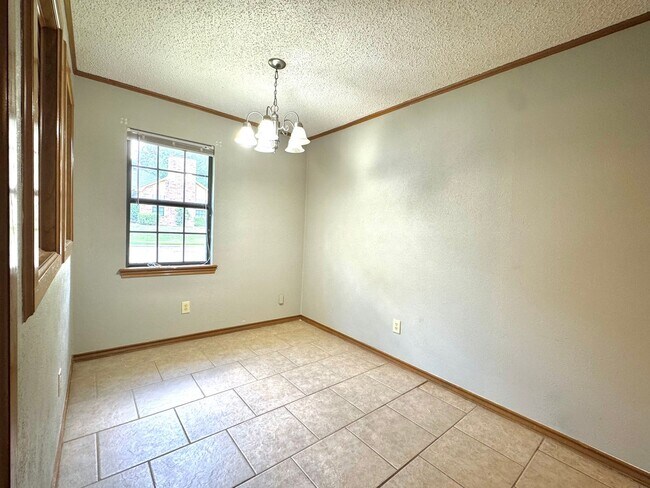 Building Photo - BRO313-315