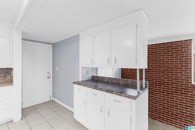 Building Photo - 9805 Maple Ln