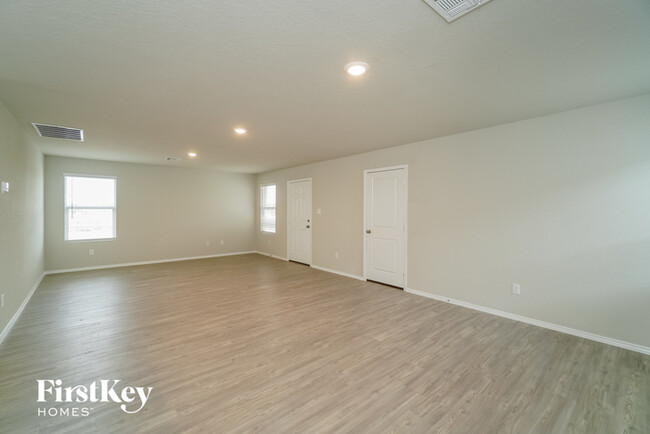 Building Photo - 9806 Littleton Grist