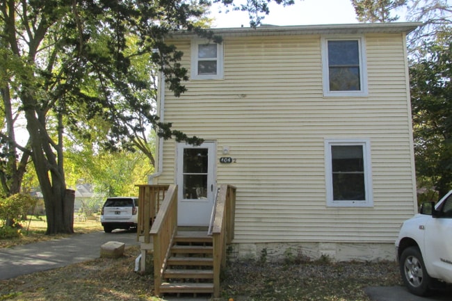 Building Photo - 404 Wood St N