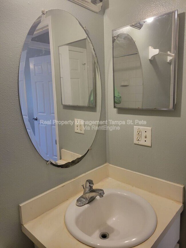 Building Photo - 1811 E 142nd Ave