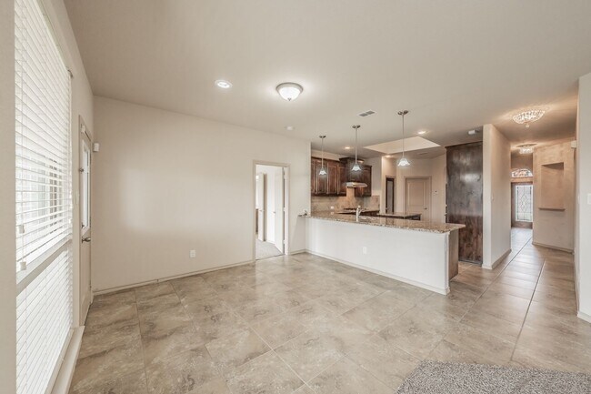 Building Photo - Excellent 3 bedroom plus office in Villages at Edgecliff