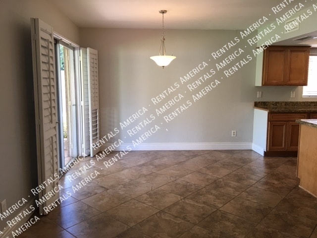 Building Photo - 5144 E Carolina Dr