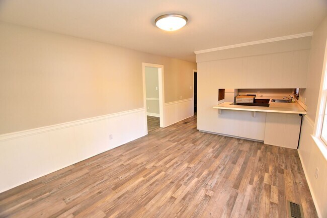 Building Photo - 708 Cedarbrook Dr