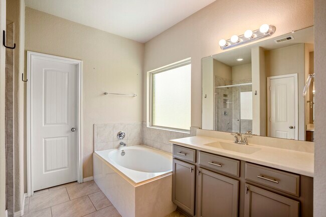 Building Photo - 5319 Claymore Meadow Ln